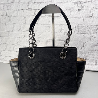 Chanel Black Shoulder Bags A-14657