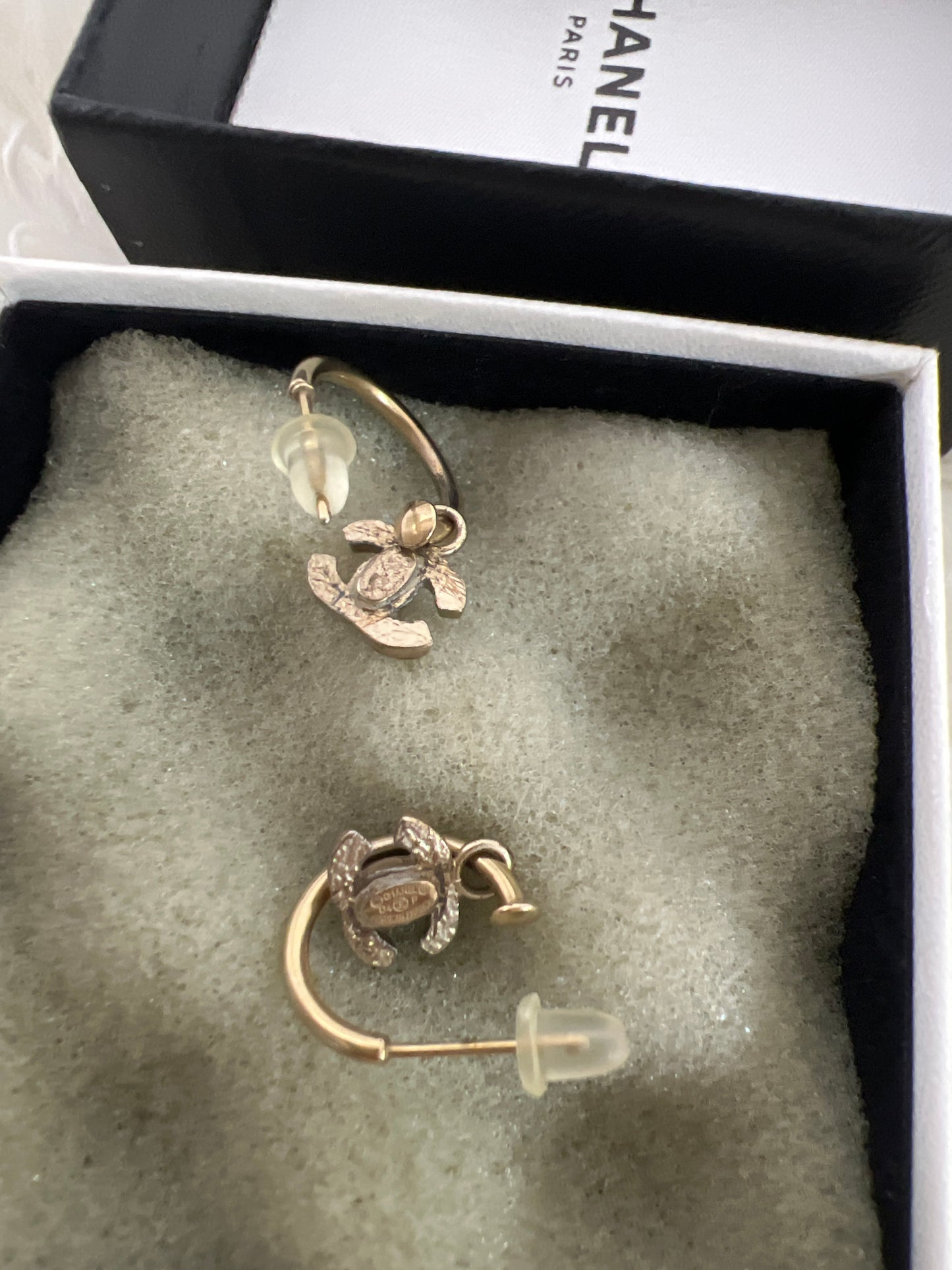 Chanel Gold Earrings A-14677