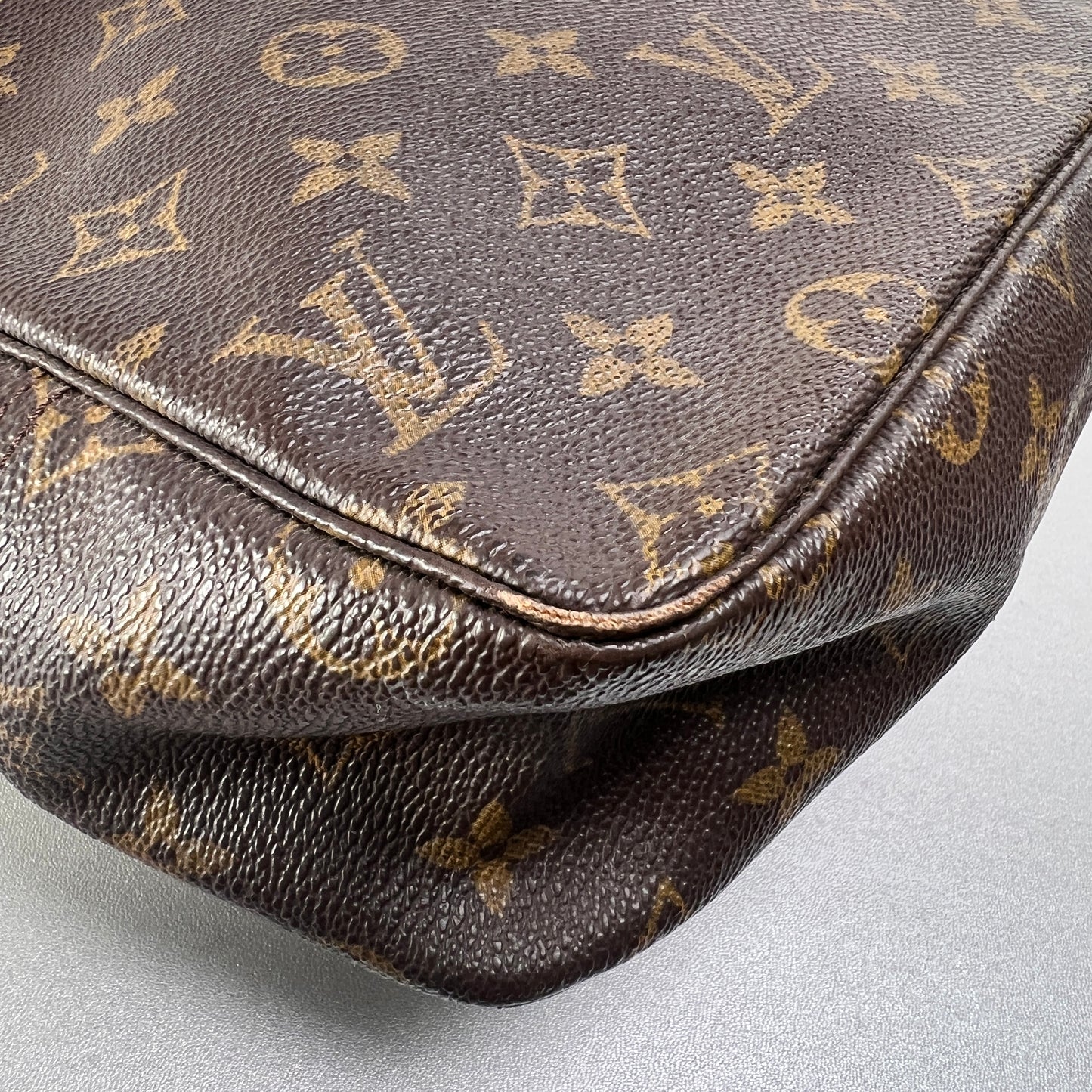 Louis Vuitton Pouches A-14727