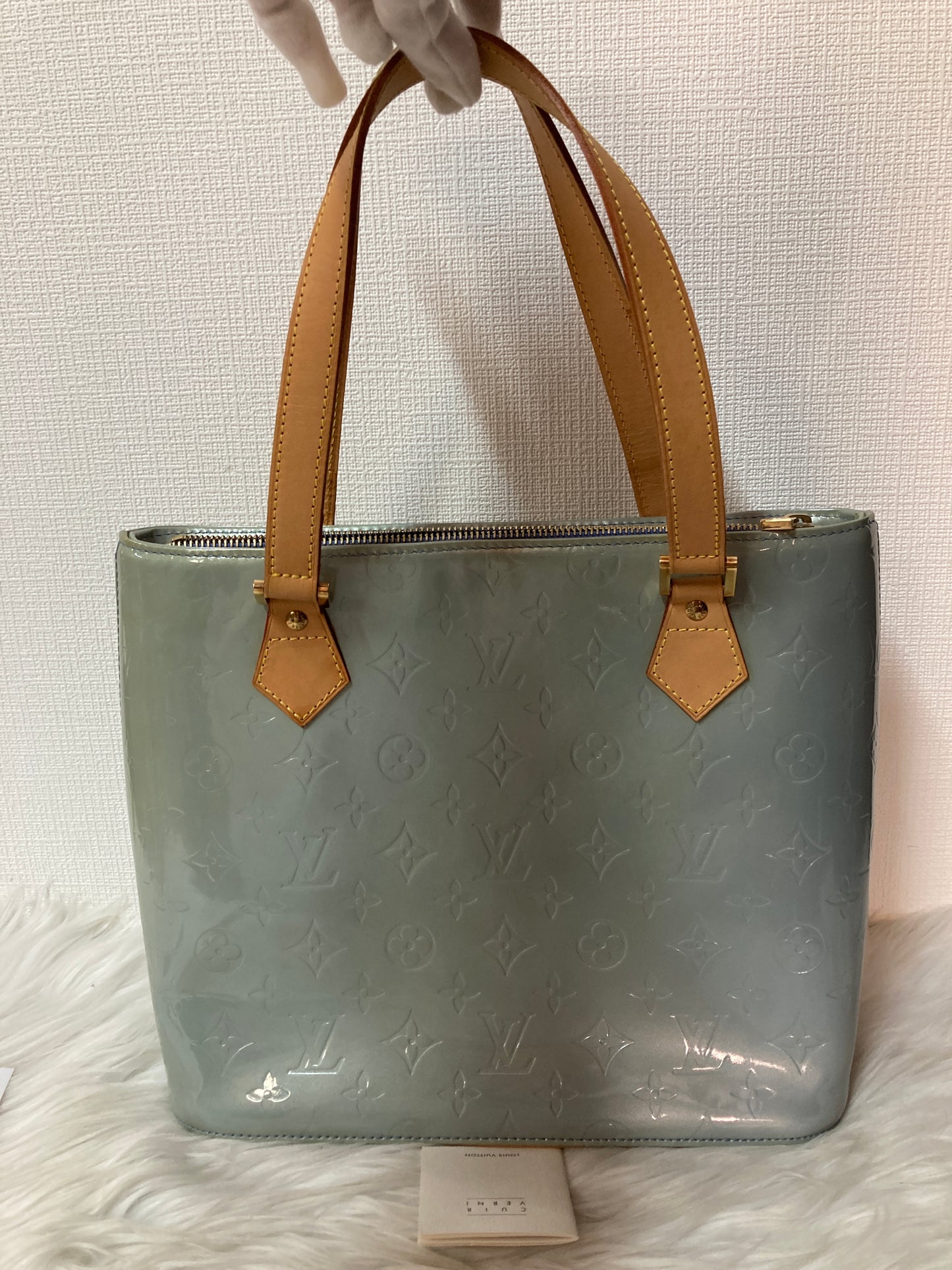 Louis Vuitton Tote Bags A-14729