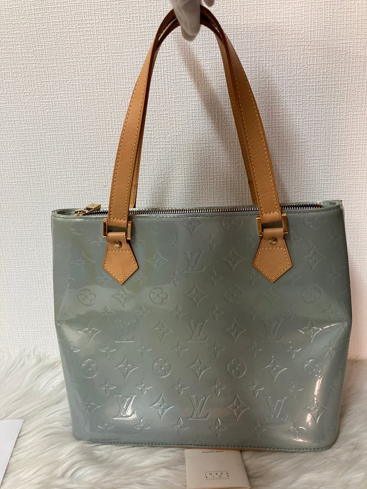 Louis Vuitton Tote Bags A-14729