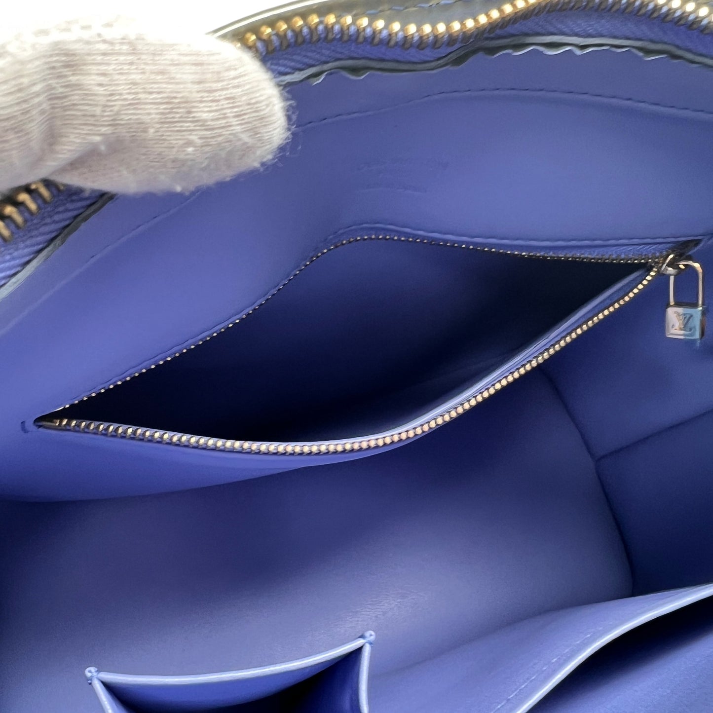 Louis Vuitton Tote Bags A-14729