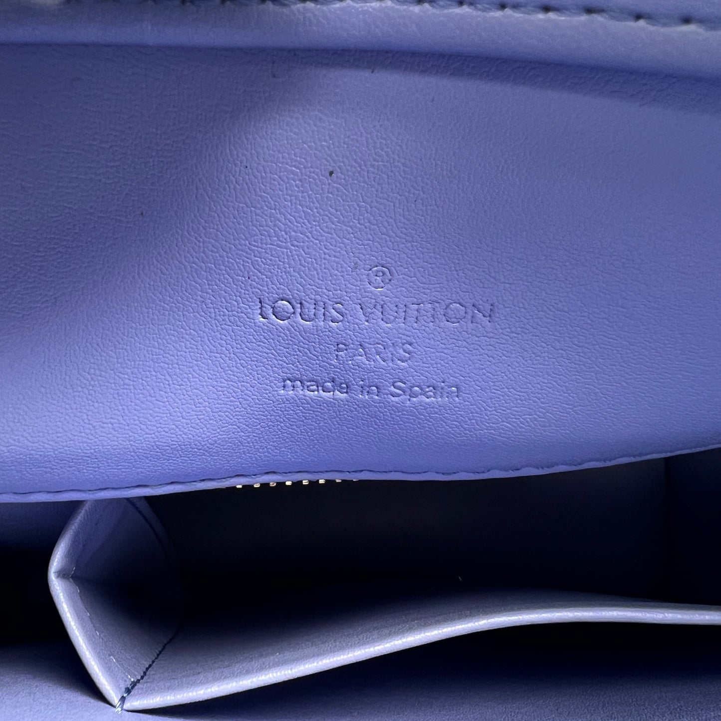 Louis Vuitton Tote Bags A-14729
