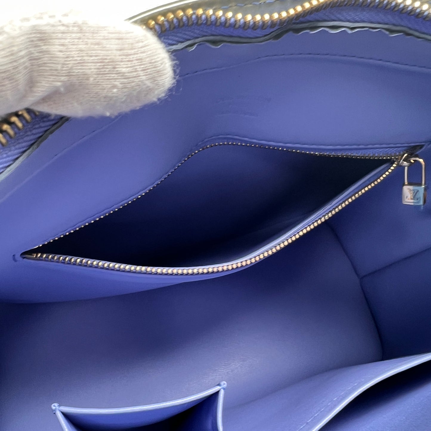 Louis Vuitton Tote Bags A-14729