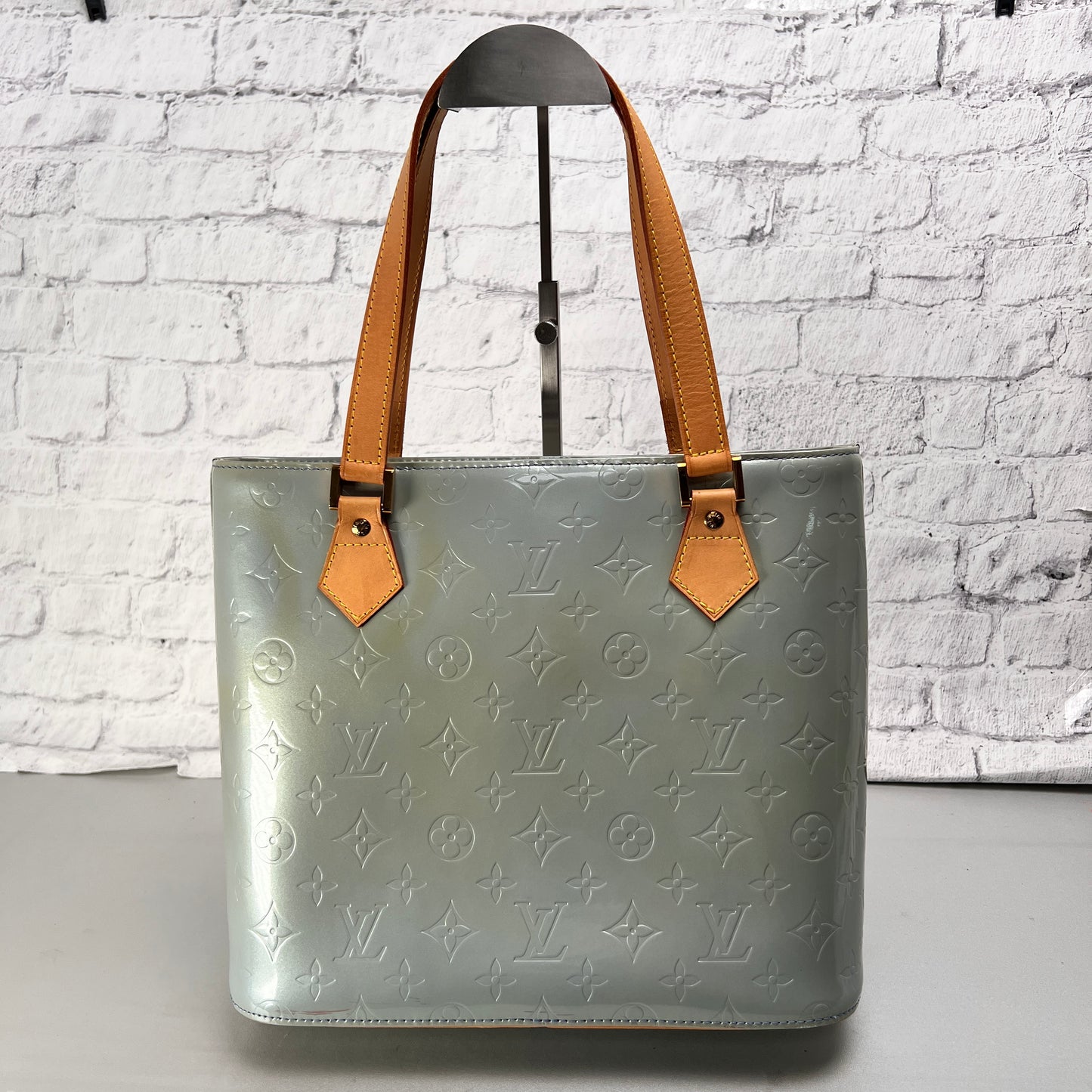 Louis Vuitton Tote Bags A-14729