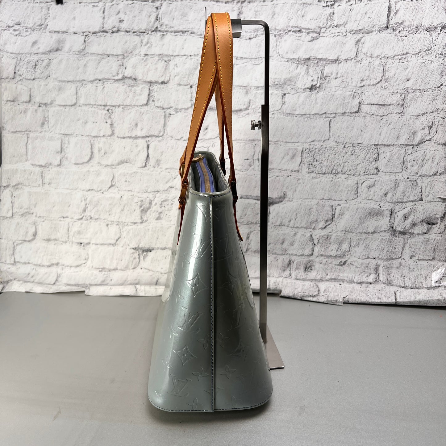 Louis Vuitton Tote Bags A-14729