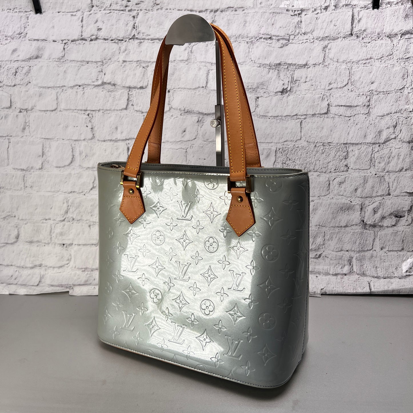 Louis Vuitton Tote Bags A-14729