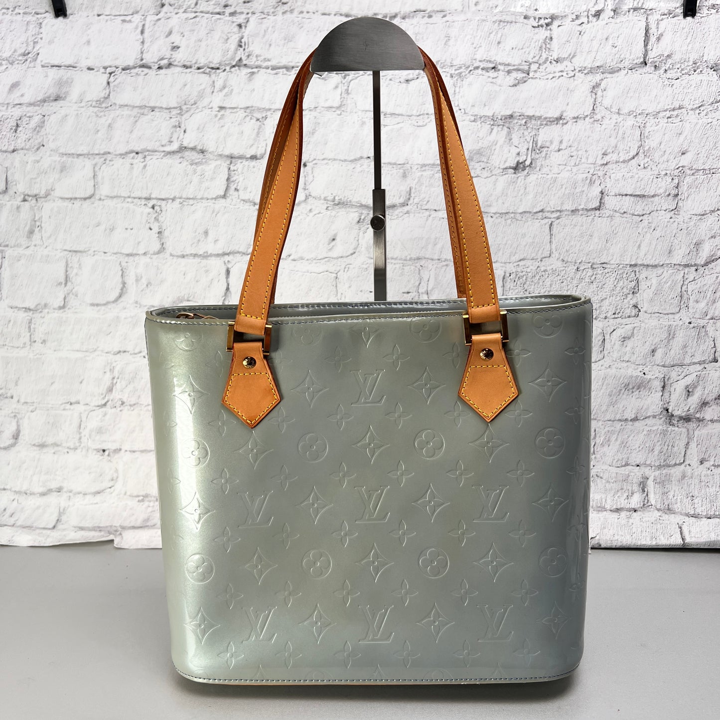 Louis Vuitton Tote Bags A-14729