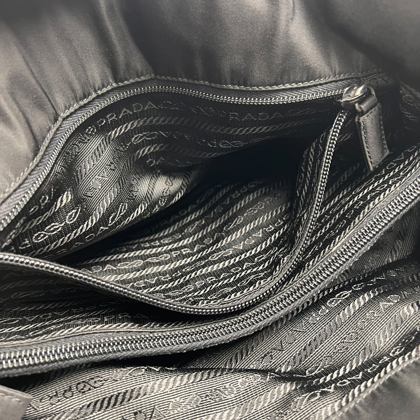 Prada Black Tote Bags A-14735