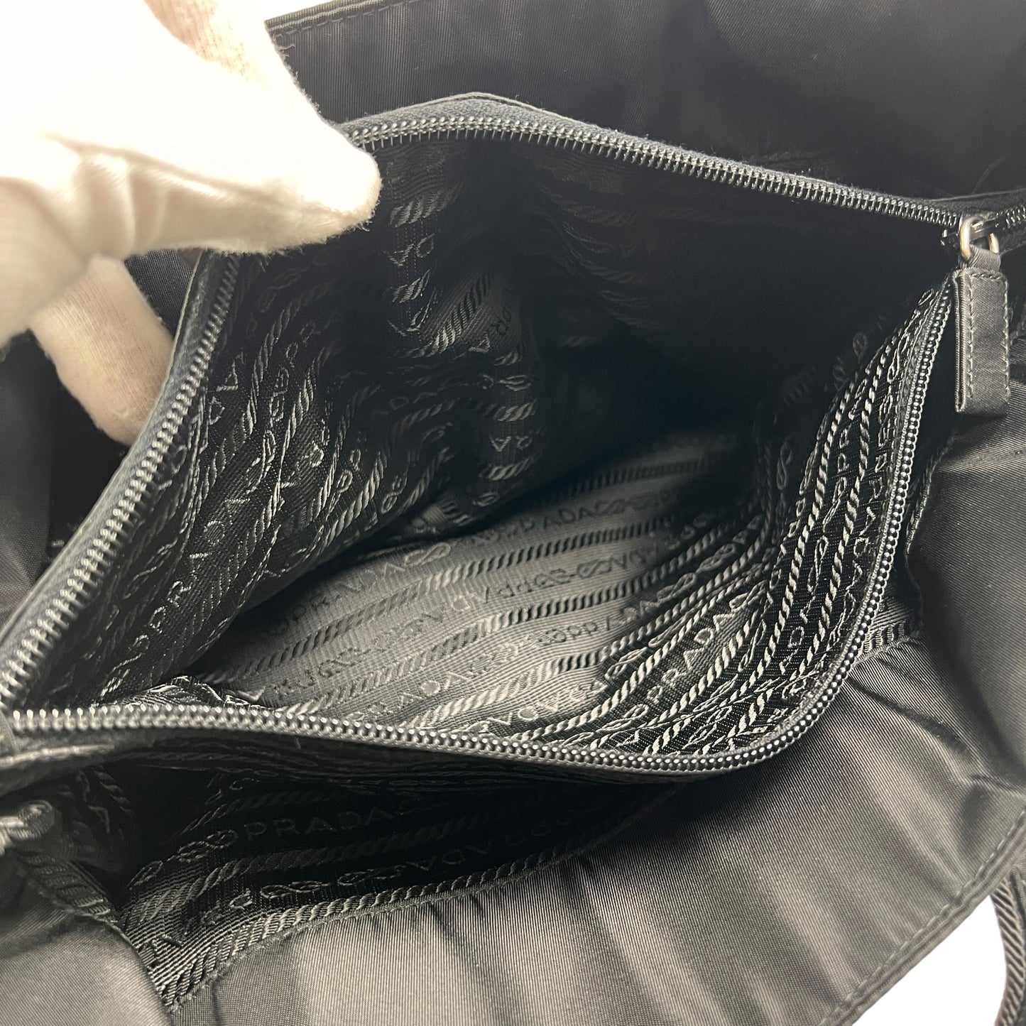 Prada Black Tote Bags A-14735