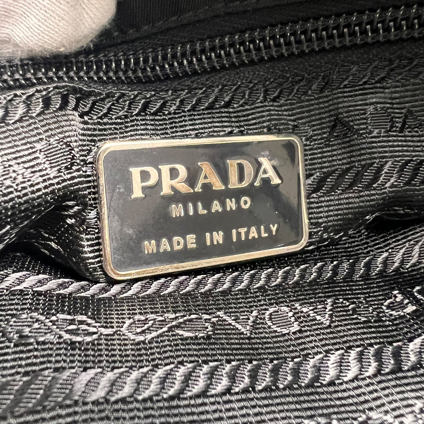 Prada Black Tote Bags A-14735