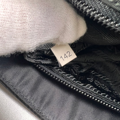 Prada Black Tote Bags A-14735