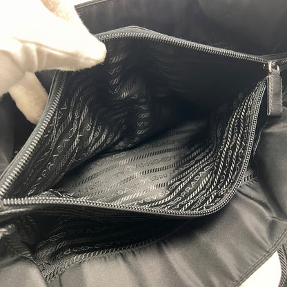 Prada Black Tote Bags A-14735