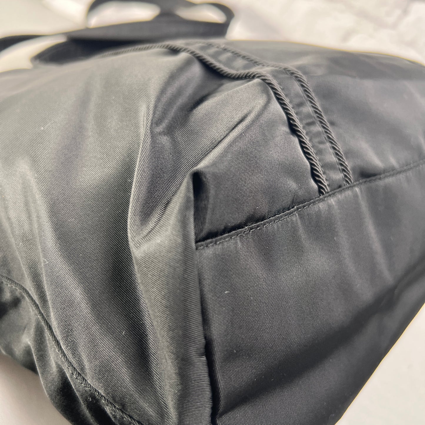 Prada Black Tote Bags A-14735