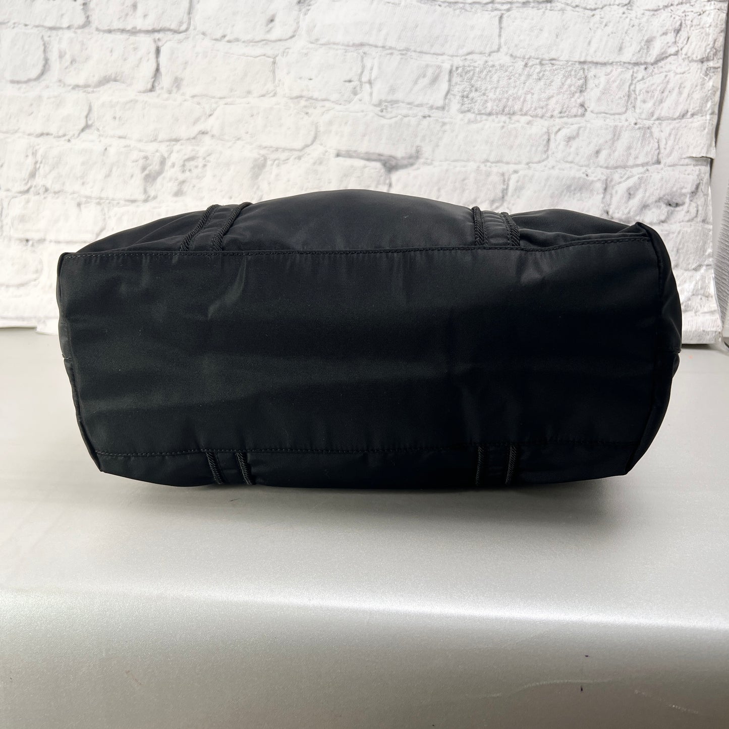 Prada Black Tote Bags A-14735