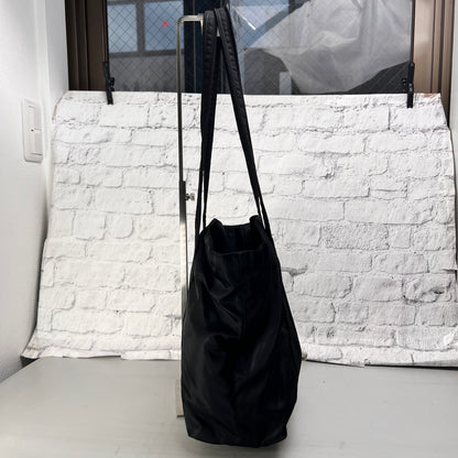 Prada Black Tote Bags A-14735