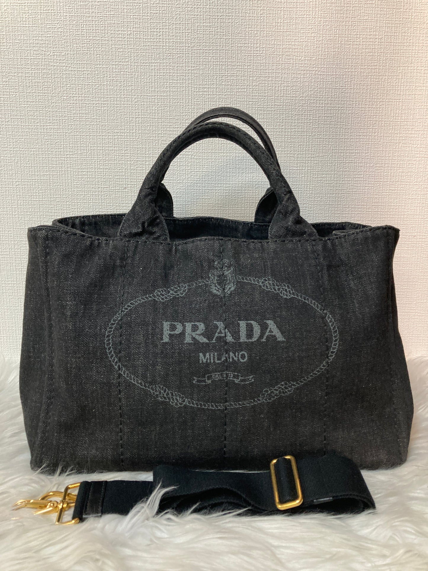 Prada Tote Bags A-14791