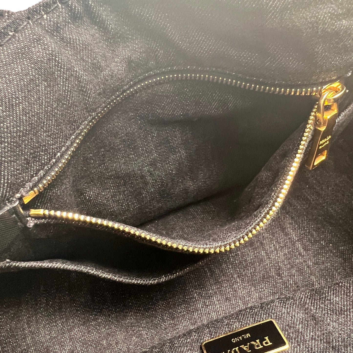 Prada Tote Bags A-14791