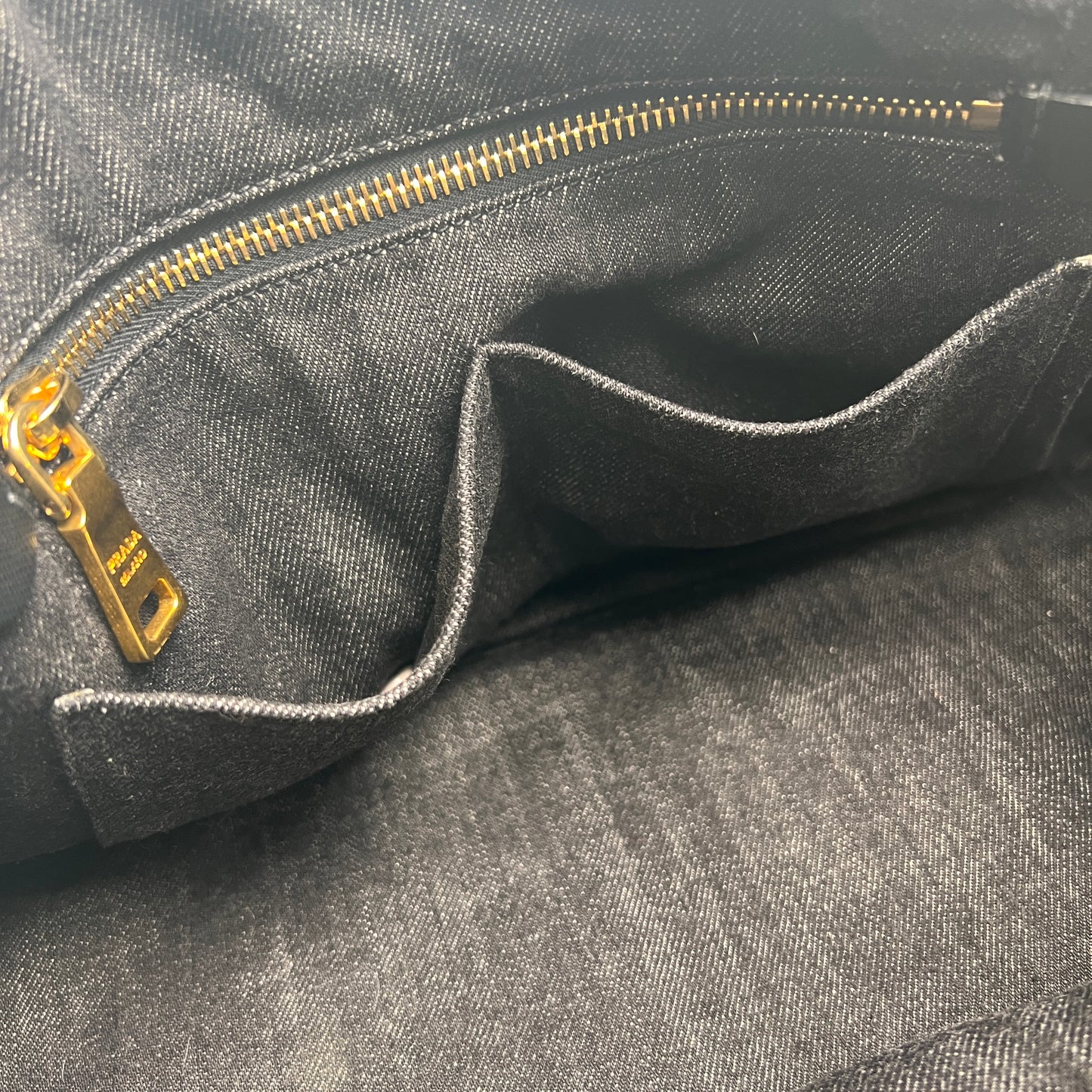Prada Tote Bags A-14791