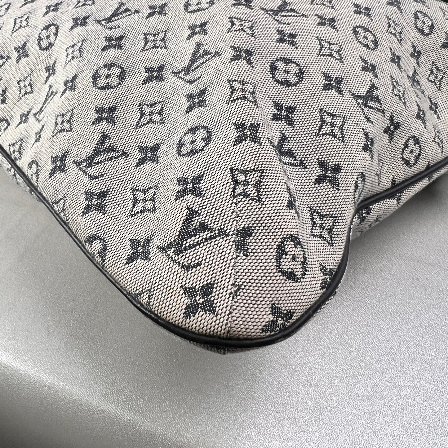 Louis Vuitton Blue Tote Bags A-14911