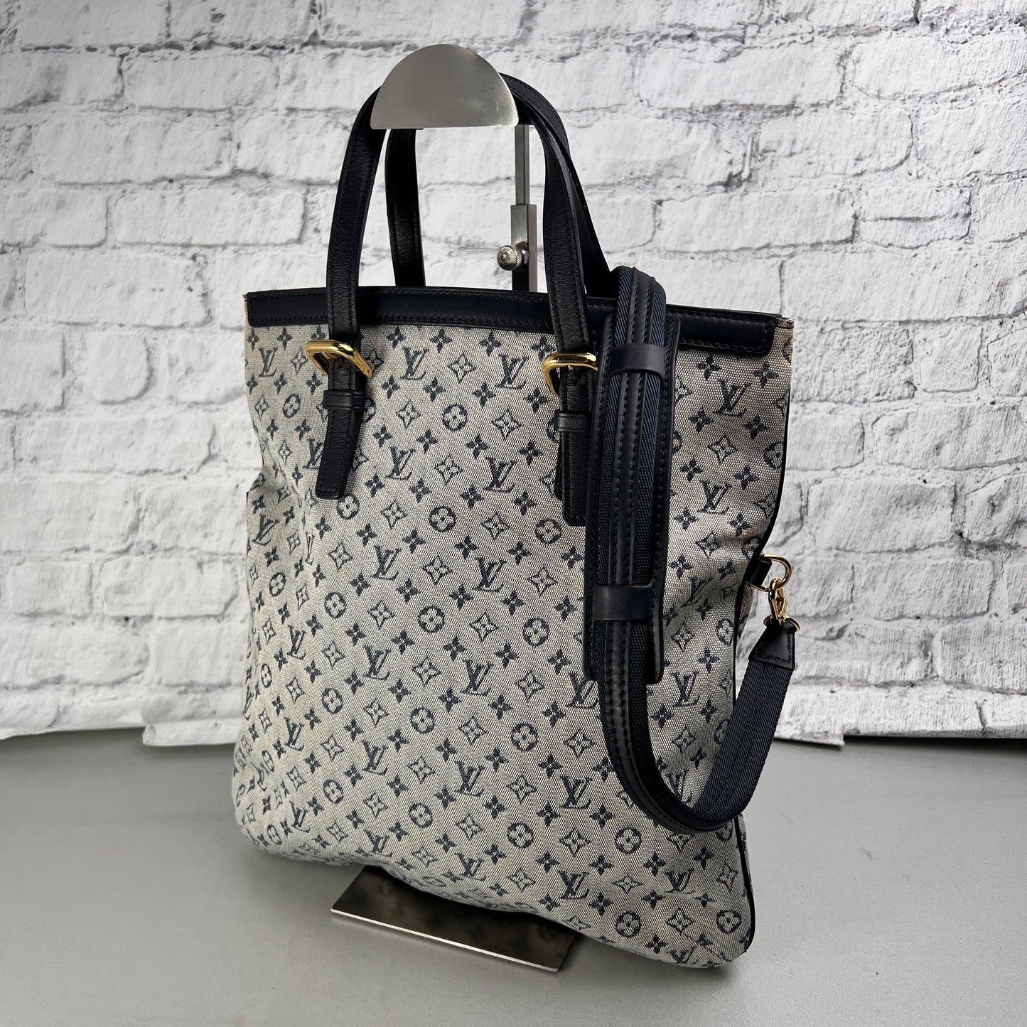 Louis Vuitton Blue Tote Bags A-14911