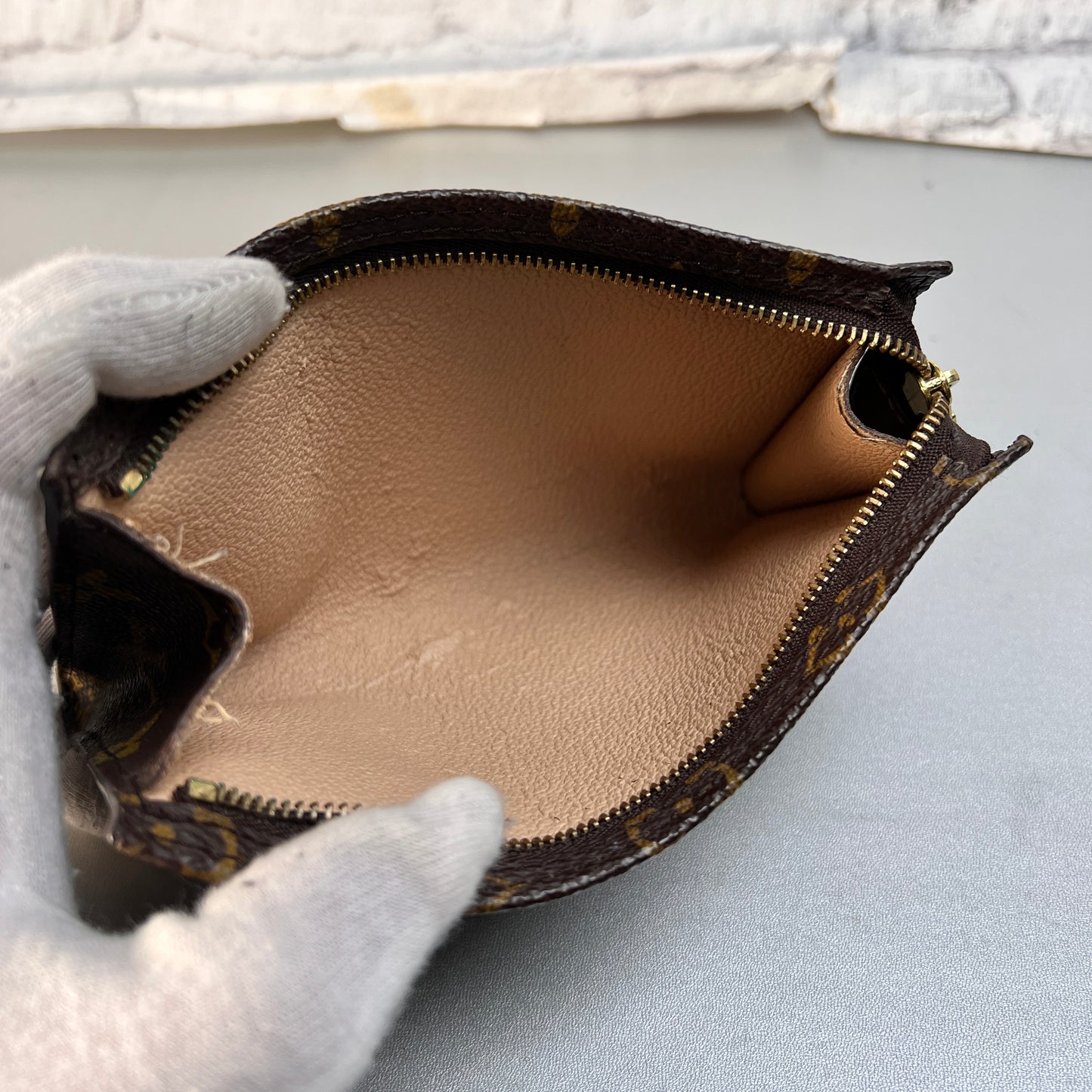 Louis Vuitton Pouches A-14958