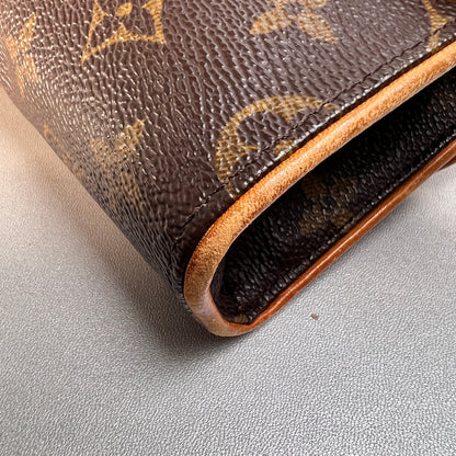 Louis Vuitton Brown Pouches A-15034
