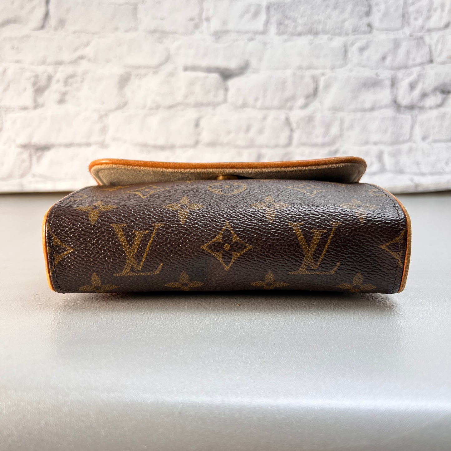 Louis Vuitton Brown Pouches A-15034