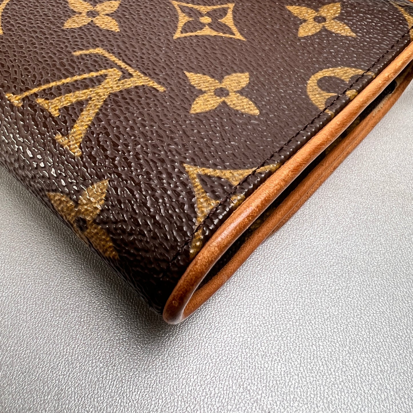 Louis Vuitton Brown Pouches A-15047