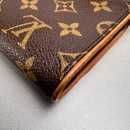 Louis Vuitton Brown Pouches A-15047