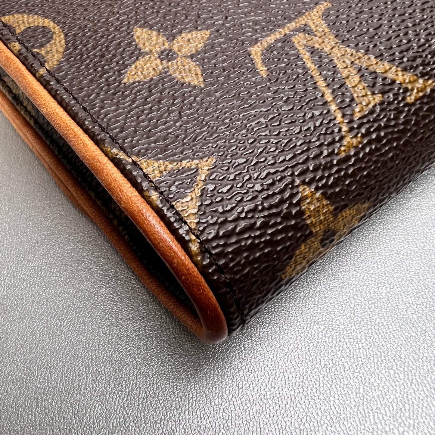 Louis Vuitton Brown Pouches A-15047