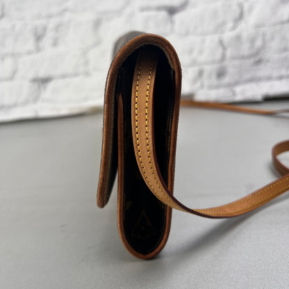 Louis Vuitton Brown Pouches A-15047