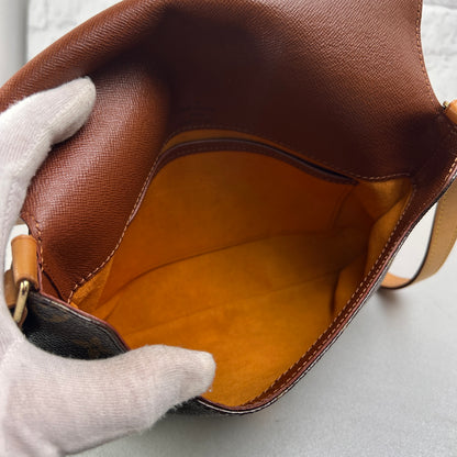 Louis Vuitton Brown Shoulder Bags A-15067