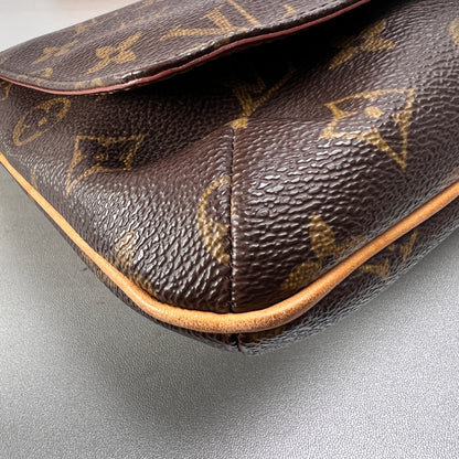 Louis Vuitton Brown Shoulder Bags A-15067