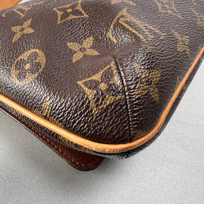 Louis Vuitton Brown Shoulder Bags A-15067