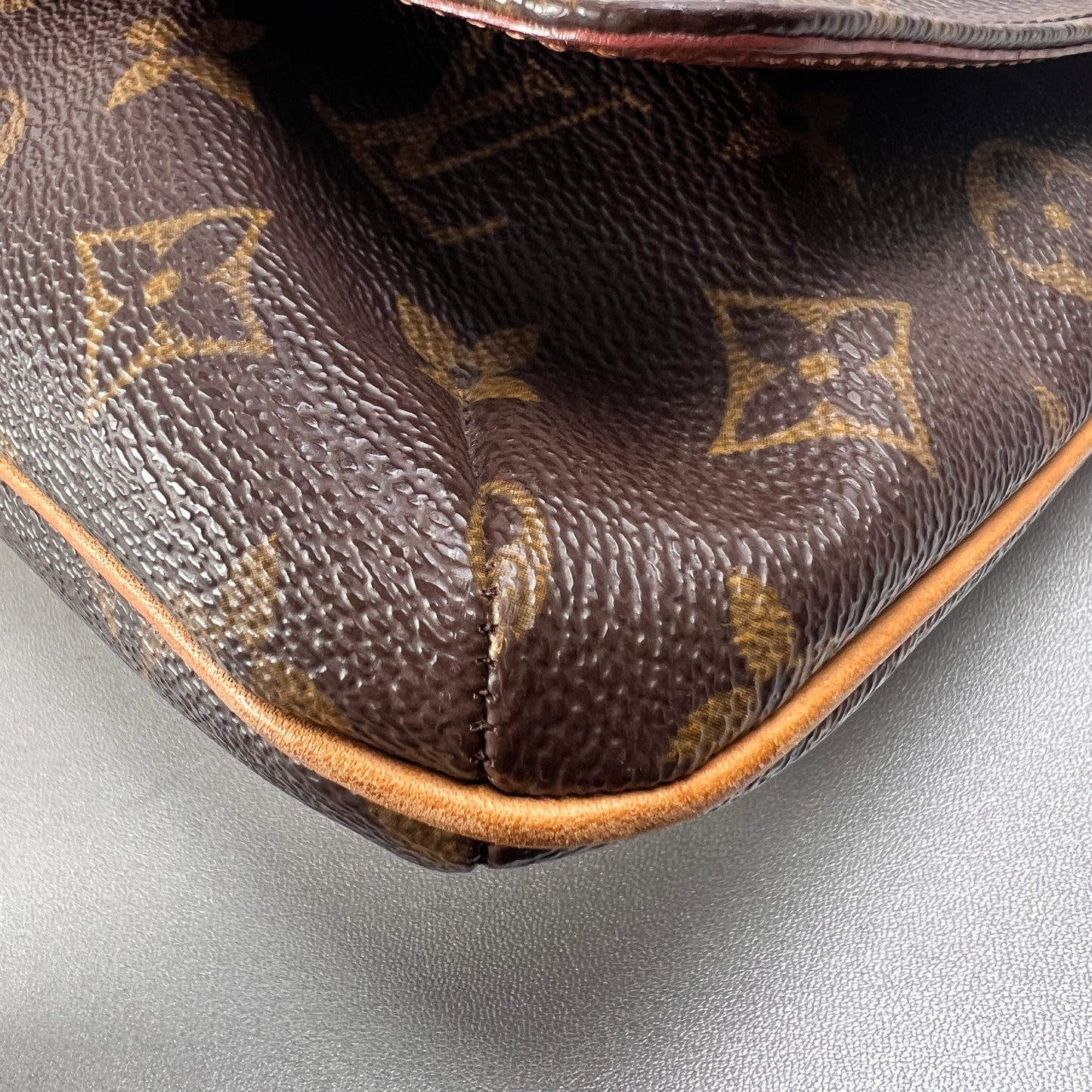 Louis Vuitton Brown Shoulder Bags A-15067