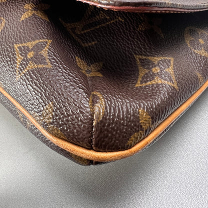 Louis Vuitton Brown Shoulder Bags A-15067