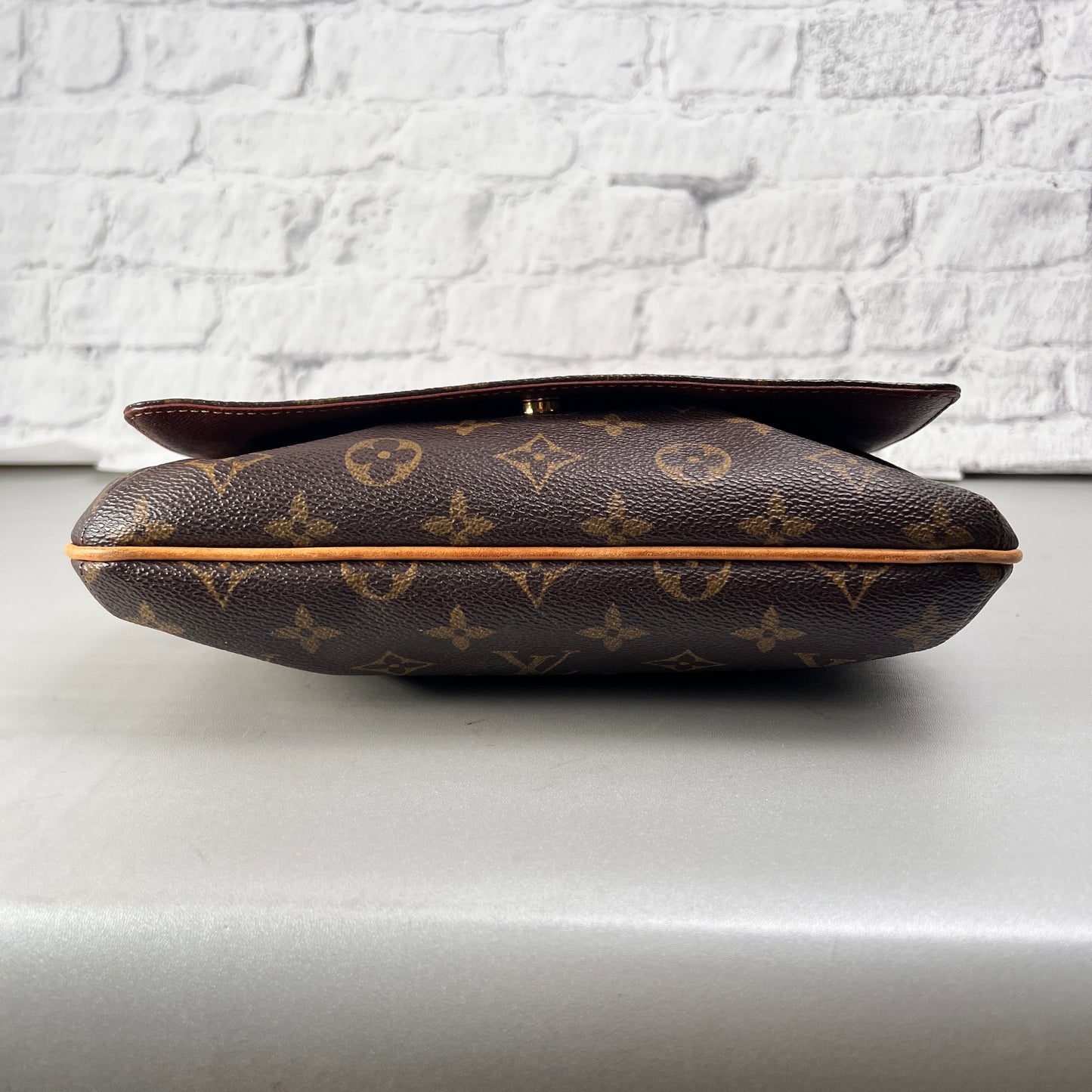 Louis Vuitton Brown Shoulder Bags A-15067