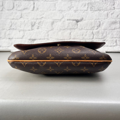 Louis Vuitton Brown Shoulder Bags A-15067
