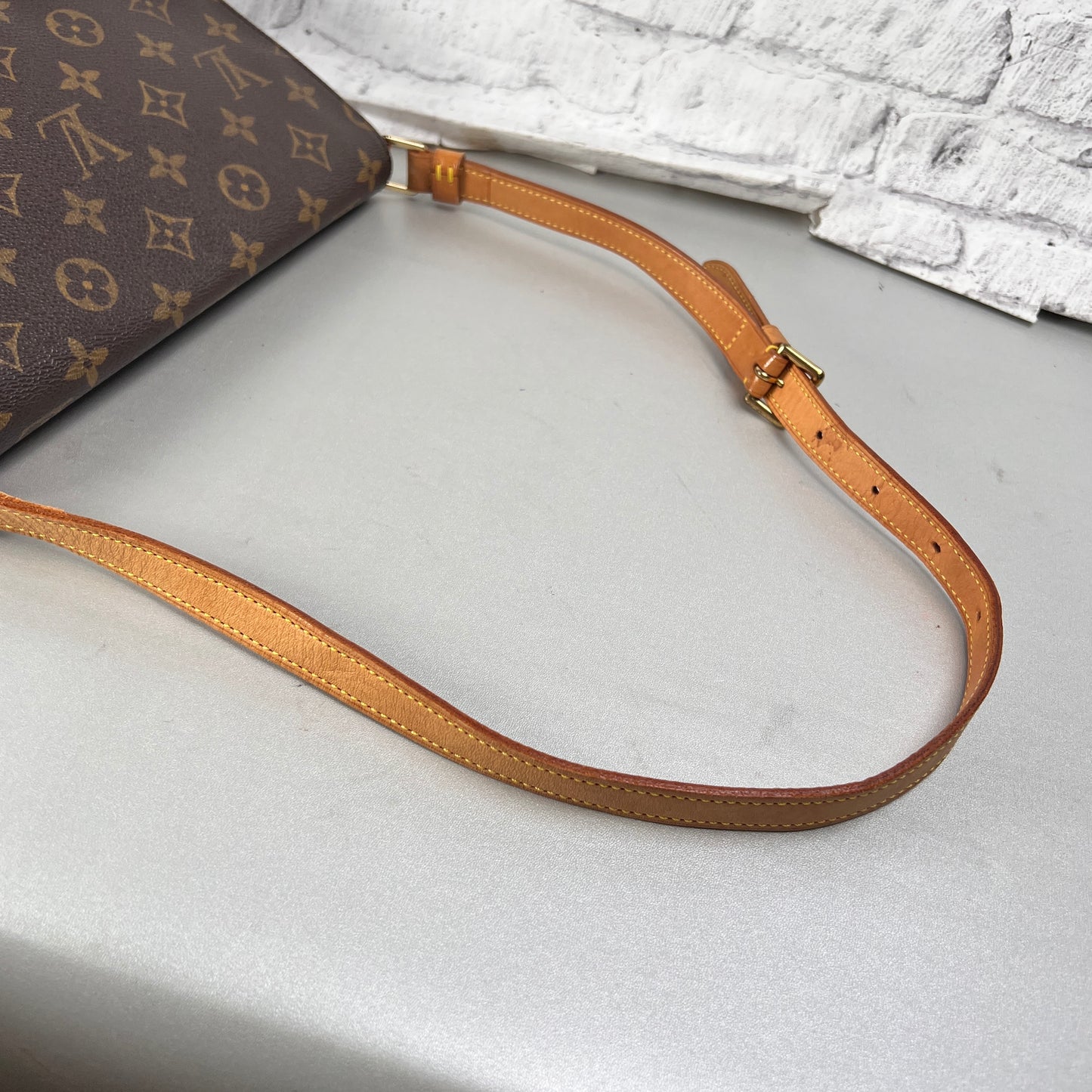 Louis Vuitton Brown Shoulder Bags A-15067