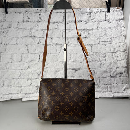 Louis Vuitton Brown Shoulder Bags A-15067