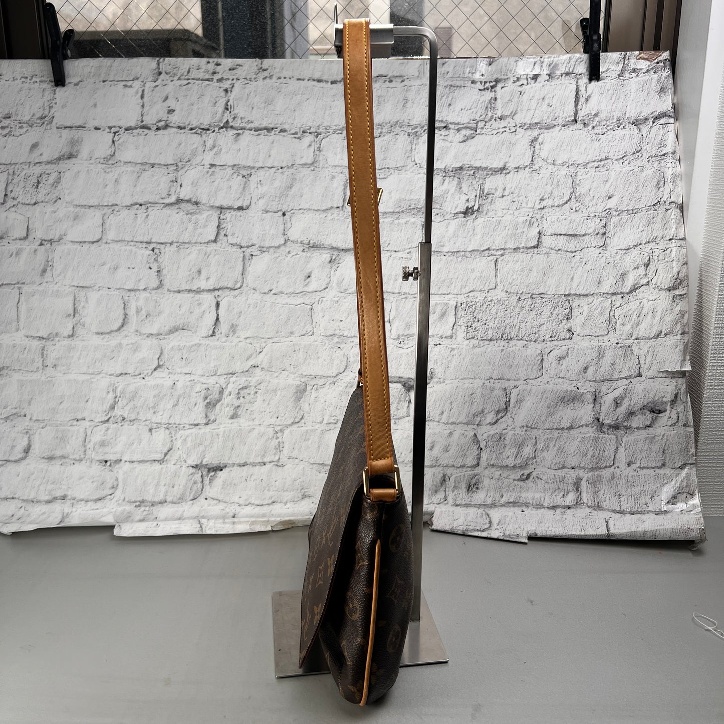 Louis Vuitton Brown Shoulder Bags A-15067