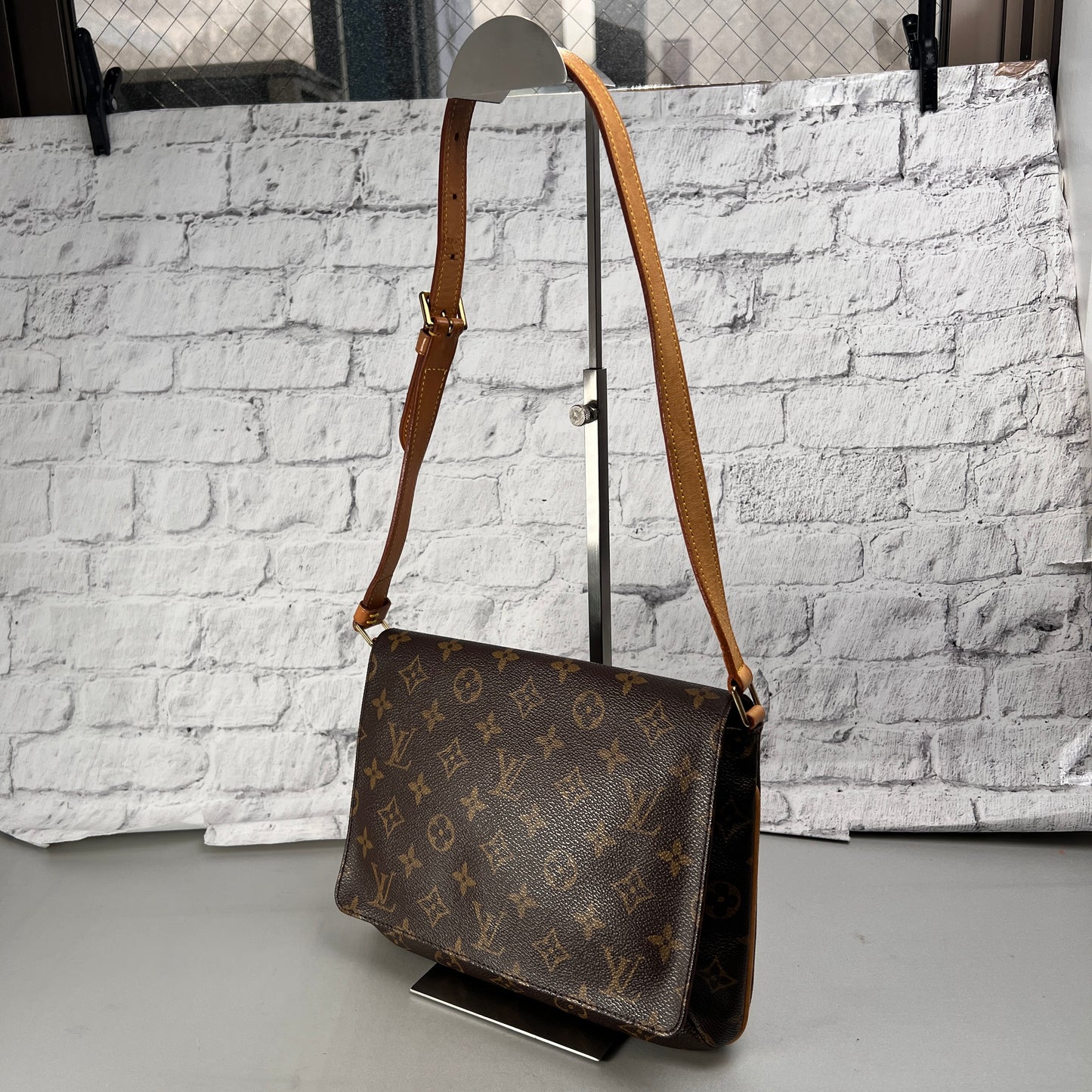 Louis Vuitton Brown Shoulder Bags A-15067
