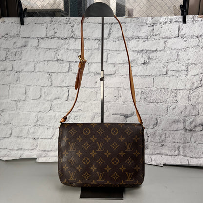 Louis Vuitton Brown Shoulder Bags A-15067