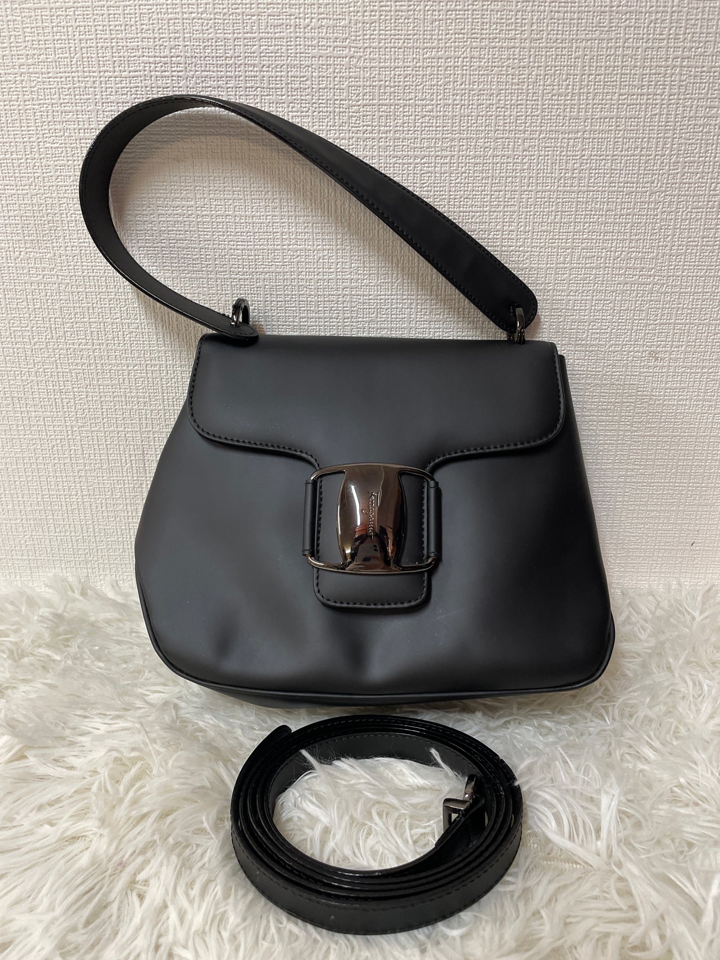 Ferragamo Black Shoulder Bags A-15074