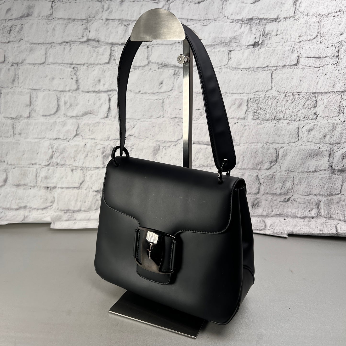 Ferragamo Black Shoulder Bags A-15074