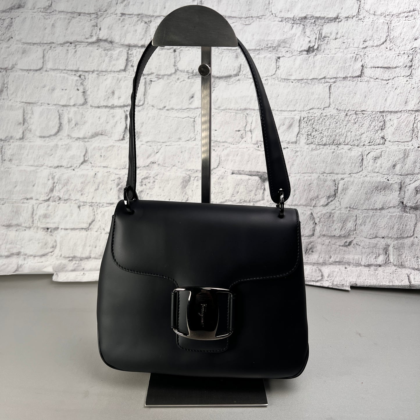 Ferragamo Black Shoulder Bags A-15074