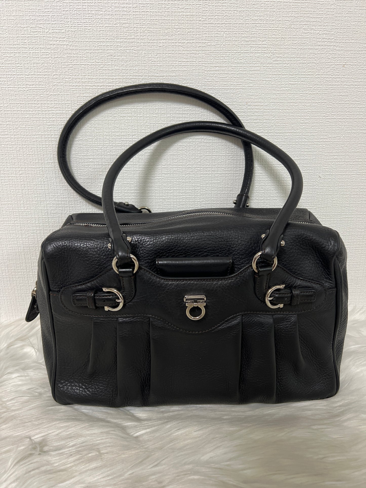Ferragamo ブラック系 Handle Bags A-15079