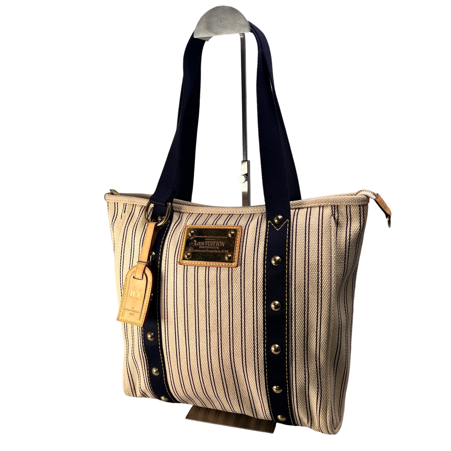 Louis Vuitton Beige Shoulder Bags A-15081