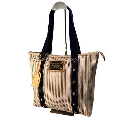 Louis Vuitton Beige Shoulder Bags A-15081